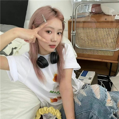 巴音郭楞伴游女生左惜筠的资料