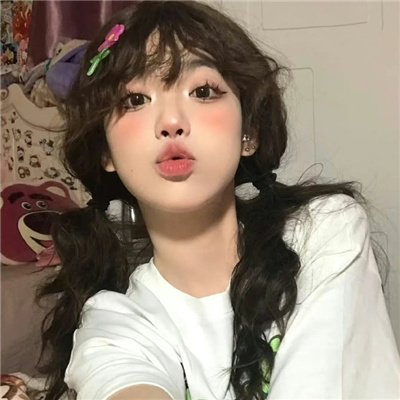 巴音郭楞伴游女生卞寄蕾的资料