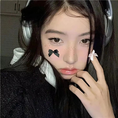 巴音郭楞私人伴游女生嵇晶滢的资料